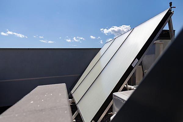 포토 JPG 해외이미지 유럽 산업 백그라운드 하늘 지붕 새로움 주택 세포 사람없음 건물 옆모습 초록색 햇빛 태양 반사 환경 맑음 힘 재활용 발전기 에너지 판넬 뜨거움 변화 에코 생태계 태양에너지 시스템 세대 혁명 베터리 생태학 해외포토 자연요소 건축물 교육 나라 뷰포인트 컬러 컨셉 날씨 발전소 그린에너지 친환경 파일형식 이미지허브