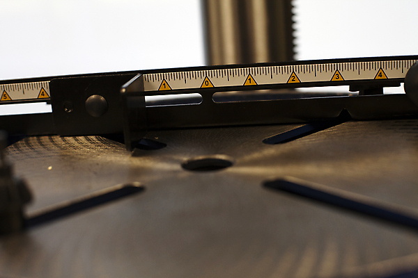 포토 JPG 해외이미지 산업 무기 조각 손잡이 사람없음 상자 한개 금속 장비 기구 공구 작업 칼날 칼 자르기 부식 날카로움 목공예 작업도구 편리함 판지 커터 톱질 해외포토 1 컨셉 모션 재질 도구 공예 파일형식 이미지허브