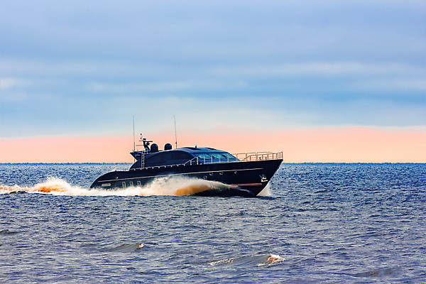 포토 JPG 해외이미지 주간 바다 항해 사람없음 야외 일몰 모터보트 해외포토 자연요소 배_교통 노을 파일형식 이미지허브