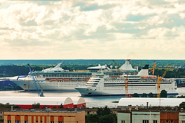 포토 JPG 해외이미지 주간 구름 바다 항해 사람없음 야외 항구 큼 유람선 크루즈 해안도시 해외포토 자연요소 배_교통 교통시설 도시 크기 파일형식 이미지허브