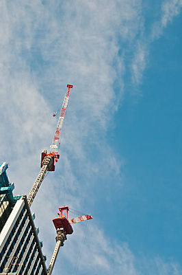 포토 JPG 해외이미지 주간 하늘 사람없음 야외 건물 건설현장 타워크레인 해외포토 자연요소 건축물 건설업 기중기 파일형식 이미지허브
