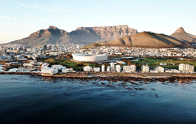 포토 JPG 해외이미지 바다 요트 아침 산 아파트 안테나 풍경 사람없음 물 도시풍경 항구 경기장 도시 보트 고급 각도 남아프리카 드론 케이프타운 해외포토 주간 자연요소 컨셉 배_교통 통신 스포츠시설 교통시설 아프리카 주택 남아프리카공화국 파일형식 이미지허브