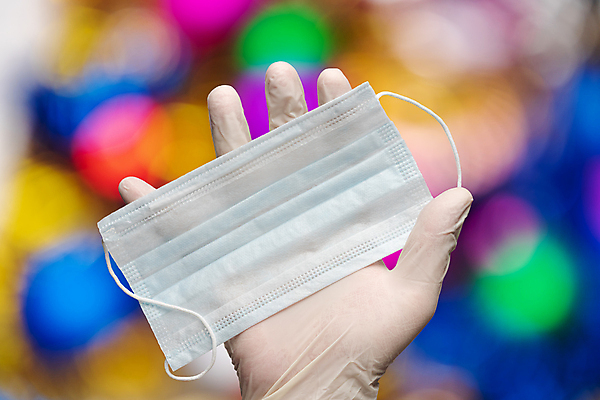 포토 JPG 해외이미지 손 장갑 백그라운드 컨셉 크리스마스 휴가 새해 병원 사람없음 치료 장식 글로벌 약 건강관리 검은색 축제 의사 흰색 축하 수술 호흡기관 보호 질병 소프트포커스 보케 감염 해피뉴이어 박테리아 위생관리 인플루엔자 전염병 사스 카피스페이스 코로나바이러스 해외포토 잡화 기념일 컬러 의학 촬영기법 건강 관리 신체부위 공백 의료진 새해인사 장기_의학 바이러스 파일형식 이미지허브