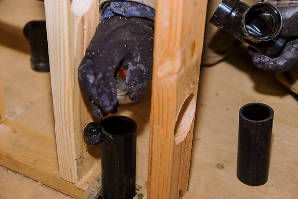 포토 JPG 해외이미지 산업 노동자 주택 사람없음 건물 물 건설현장 흰색 업무 원형 수리 소프트포커스 연결 플라스틱 서비스 시스템 고정 튜브 유지 배수구 배관공 설치 파이프라인 폐수 하수 공급 해외포토 자연요소 도형 직업 건축물 컬러 재질 건설업 촬영기법 작업 환경오염 파이프_관 파일형식 이미지허브