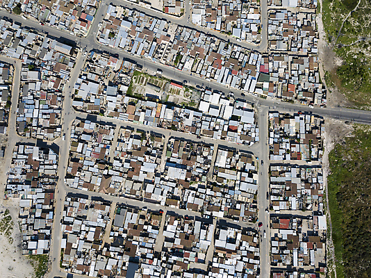 포토 JPG 해외이미지 여행 건축양식 아프리카 지붕 거리 주택 안테나 협상 풍경 사람없음 도시풍경 마을 도시 오두막 가난 머리위 지역 커뮤니티 타운 리빙 이웃 남아프리카 드론 빈민가 인구 케이프타운 해외포토 건축 나라 컨셉 비즈니스 통신 건물 남아프리카공화국 파일형식 이미지허브