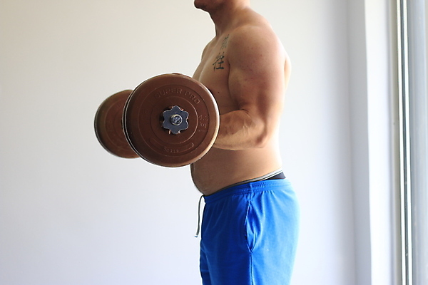 포토 JPG 해외이미지 전신 백인 모델 손 응시 옷 남자 백그라운드 신체 다이어트 바지 근육 수염 실내 건강 사람 성인 사람없음 캐주얼 유행 에너지 청바지 보디빌딩 피부 몸통 궤 이두근 성인만 해외포토 서양인 시선 하의 내부 신체부위 헬스 파일형식 이미지허브