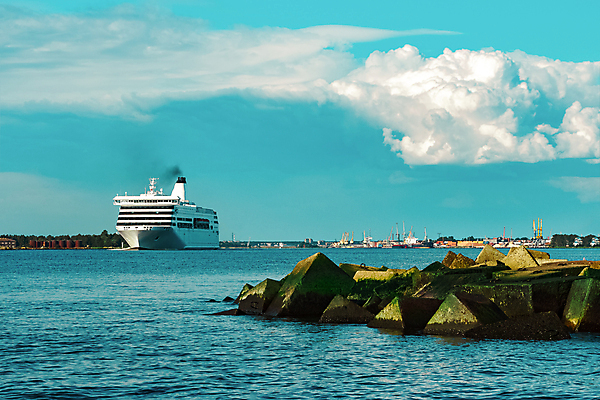 포토 JPG 해외이미지 주간 바다 항해 사람없음 야외 항구 큼 유람선 크루즈 해안도시 해외포토 자연요소 배_교통 교통시설 도시 크기 파일형식 이미지허브