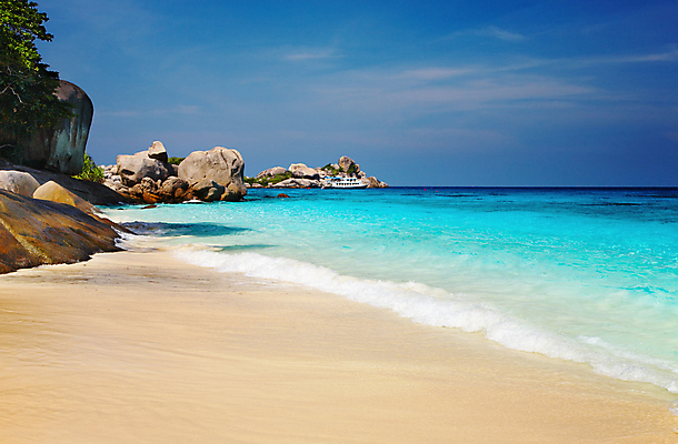 포토 JPG 해외이미지 모래 파도 바다 섬 여행 태국 자연 하늘 휴가 휴식 사람없음 물 파란색 컬러풀 맑음 침묵 거품 보트 서핑 산호 크리스탈 암초 석호 안다만 이국적 터키석 파라다이스 해외포토 자연요소 아시아 컬러 컨셉 배_교통 날씨 소리 수상스포츠 자포동물 광석 보석 생태계 파일형식 이미지허브