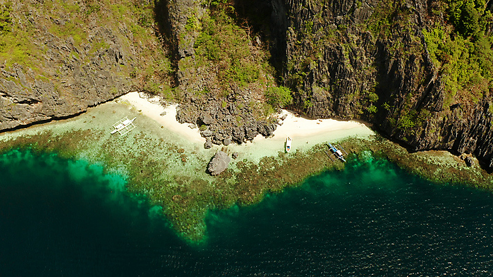 포토 JPG 해외이미지 아시아 모래 바다 섬 여행 자연 휴가 산 안테나 손바닥 사람없음 야외 물 파란색 여행객 만 암초 석호 이국적 조감도 터키석 해외포토 자연요소 손 나라 컬러 통신 사람 보석 생태계 파일형식 이미지허브