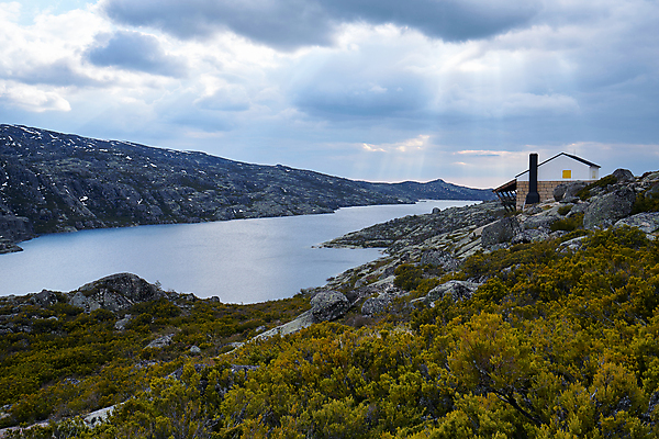 포토 JPG 해외이미지 공원 유럽 별 호수 여행 백그라운드 자연 산 파노라마 사람없음 야외 물 파란색 환경 하이킹 저수지 포르투갈 순수 장면 석호 내추럴 전국 해외포토 자연요소 공공시설 나라 컬러 컨셉 레저 촬영기법 생태계 파일형식 이미지허브