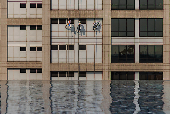 포토 JPG 해외이미지 직업 외관 남자 밧줄 백그라운드 건축양식 창문 유리 표면 노동자 수영장 매달리기 안전 사람 사람없음 야외 건물 물 사무실 반사 믿음 탑 장비 그룹 재산 수리 보호 위험 서비스 시설 보안 오르기 장면 광택 세탁기 유지 경영 잔물결 줄서기 해외포토 자연요소 건축물 건축 감정 물결 줄 컨셉 비즈니스 모션 재질 금융 가전제품 파일형식 이미지허브