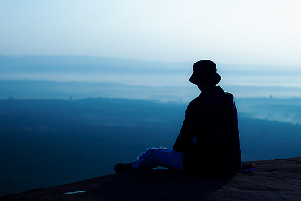 포토 JPG 해외이미지 라이프스타일 응시 남자 행복 실루엣 여행 백그라운드 오렌지 자연 하늘 아침 휴가 휴식 산 사람 앉기 사람없음 야외 빛 햇빛 태양 일출 계곡 새벽 트래킹 하이킹 자유 정상 언덕 내추럴 절정 하이커 해외포토 주간 자연요소 시선 감정 컨셉 과일 모션 레저 촬영기법 생활 노을 생태계 파일형식 이미지허브