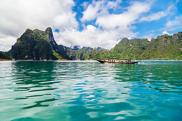 포토 JPG 해외이미지 공원 아시아 호수 바다 섬 여행 태국 자연 하늘 휴가 산 사람없음 야외 초록색 물 파란색 강 놀람 보트 숲 크루즈 댐 장면 석호 내추럴 전국 해외포토 자연요소 공공시설 감정 나라 컬러 배_교통 표정 생태계 파일형식 이미지허브