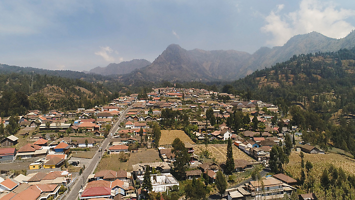 포토 JPG 해외이미지 나무 밭 농업 자연 산 사람없음 야외 초록색 농장 농경지 계곡 시골 언덕 인도네시아 장면 조감도 해외포토 식물 산업 아시아 컬러 생태계 파일형식 이미지허브