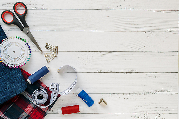 포토 JPG 해외이미지 디자인 드레스 옷 여자 남자 산업 백그라운드 비즈니스 취미 사람없음 빨간색 파란색 유행 금속 장비 수확 공구 청바지 직물 면 업무 작업실 실 정상 바느질 오브젝트 얼레 재단 카피스페이스 해외포토 컬러 농업 바지 재질 사람 공백 도구 작업 파일형식 이미지허브