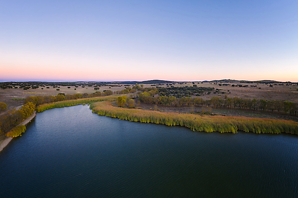 포토 JPG 해외이미지 나무 식물 구름 공원 호수 여행 백그라운드 자연 하늘 안테나 파노라마 풍경 사람없음 야외 초록색 물 여름 파란색 강 컬러풀 뷰티 반사 일출 환경 침묵 일몰 봄 시골 저수지 숲 땅 포르투갈 장면 내추럴 드론 수평선 해외포토 자연요소 계절 공공시설 유럽 컬러 통신 촬영기법 노을 소리 생태계 파일형식 이미지허브
