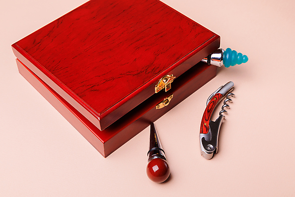 포토 JPG 해외이미지 직업 나선형 선물 사람없음 목재 빨간색 빛 세트 상자 갈색 금속 저녁식사 뚜껑 마개 기구 공구 나사 칼 우아함 은색 나무상자 수집 오브젝트 작업도구 코르크 원뿔 조립 와인오프너 궤 뽑기 철강 해외포토 도형 나무 컬러 컨셉 무늬 재료 재질 식사 도구 병따개 파일형식 이미지허브