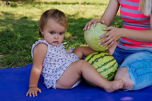포토 JPG 해외이미지 백인 공원 여자 딸 행복 어린이 2 가족 놀이 엄마 휴식 수박 함께함 안전 사람 앉기 잔디 성인 야외 두명 초록색 소풍 기쁨 아기 도시 개 잭 걸음마 해외포토 서양인 식물 공공시설 감정 컬러 컨셉 과일 포유류 관계 모션 야외활동 파일형식 이미지허브