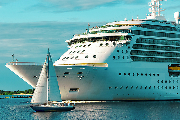 포토 JPG 해외이미지 주간 구름 바다 요트 항해 사람 여러명 야외 큼 유람선 크루즈 탑승객 해외포토 자연요소 다수 배_교통 승차 크기 파일형식 이미지허브