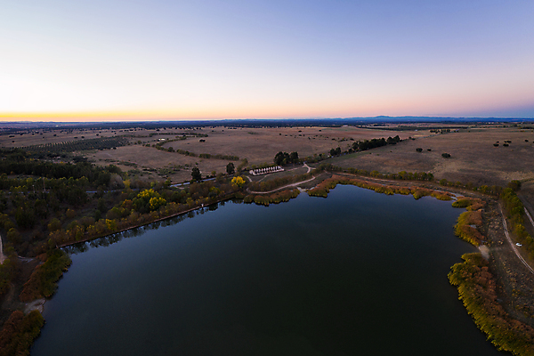 포토 JPG 해외이미지 나무 식물 공원 호수 여행 백그라운드 자연 하늘 안테나 파노라마 사람없음 야외 초록색 물 파란색 강 컬러풀 뷰티 반사 일출 환경 침묵 일몰 봄 시골 저수지 숲 땅 포르투갈 장면 내추럴 드론 수평선 해외포토 자연요소 계절 공공시설 유럽 컬러 통신 촬영기법 노을 소리 생태계 파일형식 이미지허브
