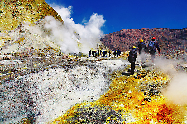 포토 JPG 해외이미지 섬 여행 자연 새로움 산 사람 풍경 사람없음 야외 트래킹 하이킹 바위 흰색 뜨거움 수증기 위험 폭발 시력 화산 분화구 용암 공격적 유황 지열 지진 지질학 하이커 해외포토 교육 컬러 컨셉 레저 돌_바위 자연재해 생태계 파일형식 이미지허브