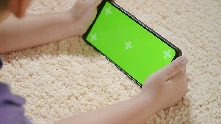 포토 JPG 해외이미지 손 실내 들기 신체부위 스마트폰 잡기 목업 해외포토 모션 사람 내부 핸드폰 스마트기기 파일형식 이미지허브