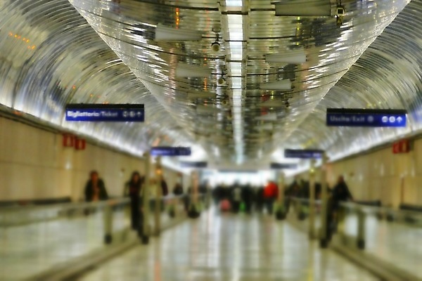 포토 JPG 해외이미지 여행 백그라운드 컨셉 비즈니스 교통시설 모션 추상 휴가 사람 사람없음 건물 사무실 여행객 걷기 짐 도시 비즈니스맨 그룹 복도 티켓 역 공항 군중 소프트포커스 도착 출발 출퇴근 대문 바쁨 보케 승객 블러 터미널 해외포토 건축물 남자 교통 무늬 촬영기법 문 직장인 시설 파일형식 이미지허브