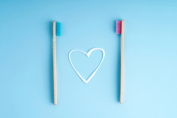 포토 JPG 해외이미지 커플 사람없음 칫솔 에코 친환경 파란배경 에코라이프 위생관리 친환경제품 카피스페이스 대나무칫솔 다회용품 해외포토 라이프스타일 백그라운드 관계 관리 파란색 위생용품 환경 공백 재활용품 파일형식 이미지허브