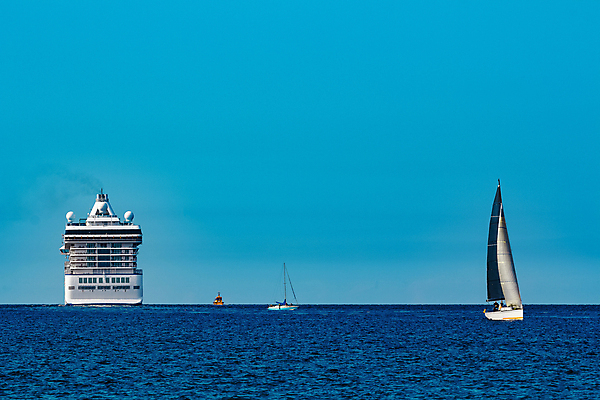 포토 JPG 해외이미지 주간 바다 요트 항해 사람없음 야외 큼 유람선 크루즈 해외포토 자연요소 배_교통 크기 파일형식 이미지허브