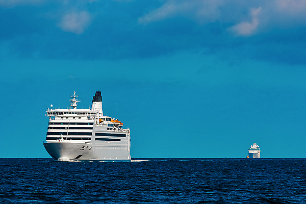 포토 JPG 해외이미지 주간 바다 항해 사람없음 야외 큼 유람선 크루즈 해외포토 자연요소 배_교통 크기 파일형식 이미지허브
