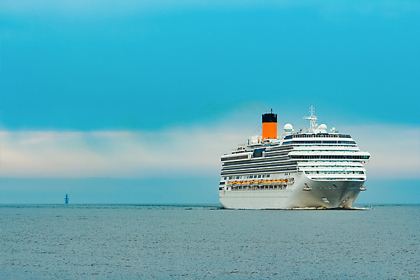 포토 JPG 해외이미지 주간 바다 항해 사람없음 야외 큼 유람선 크루즈 해외포토 자연요소 배_교통 크기 파일형식 이미지허브