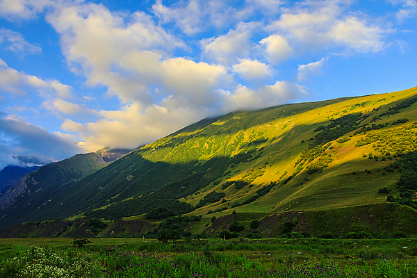 포토 JPG 해외이미지 여행 백그라운드 자연 하늘 아침 산 사람없음 야외 초록색 파란색 햇빛 태양 일출 계곡 일몰 새벽 광선 정상 숲 언덕 산악지대 생태학 산맥 해외포토 주간 자연요소 교육 컬러 노을 생태계 파일형식 이미지허브