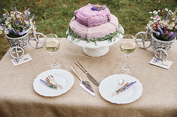 포토 JPG 해외이미지 접시 꽃 결혼 와인잔 사람없음 꽃병 로맨틱 나이프 티스푼 웨딩케이크 청첩장 스몰웨딩 해외포토 식물 식기 컨셉 술잔 카드_감사 이벤트 케이크 숟가락 칼 파일형식 이미지허브