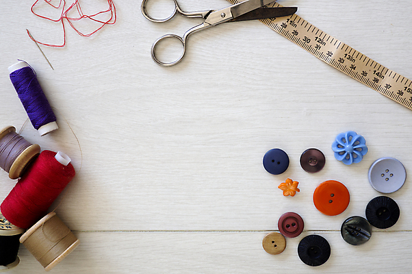 포토 JPG 해외이미지 디자인 백그라운드 취미 사람없음 파란색 세트 컬러풀 유행 장비 흰색 공구 면 업무 그룹 실 바느질 오브젝트 레이아웃 실타래 자수 얼레 재단 카피스페이스 해외포토 컬러 공백 도구 작업 파일형식 이미지허브