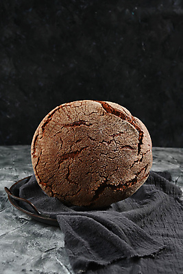 포토 JPG 해외이미지 검은배경 실내 사람없음 한개 호밀빵 해외포토 1 빵 백그라운드 내부 검은색 파일형식 이미지허브