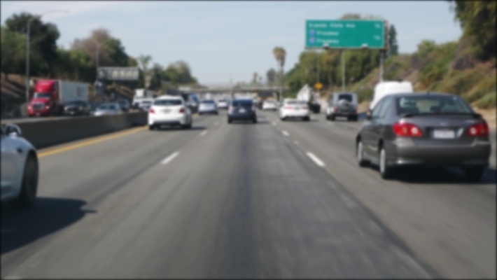 포토 JPG 해외이미지 도로 교통시설 자동차 유리 간판 실내 사람없음 아웃포커스 미국 운전 차도 도시 고속도로 소프트포커스 교차로 속도 바쁨 캘리포니아 물류 로스앤젤레스 교외 블러 자동 해외포토 길 육상교통 교통 북아메리카 모션 재질 촬영기법 내부 시설 파일형식 이미지허브