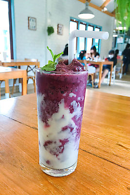 포토 JPG 해외이미지 라이프스타일 열매 음료 음식 백그라운드 다이어트 과일 유리 탁자 디저트 건강 사람없음 파란색 보라색 주스 우유 시골 신선 칵테일 달콤 아침식사 정상 혼합 먹기 민트 크림 상쾌 유기농 블루베리 요거트 쉐이크 떨림 단백질 스무디 채식주의자 해외포토 식물 웰빙 감정 컬러 가구 모션 재질 유제품 주류 생활 식사 맛 허브 채식 영양소 파일형식 이미지허브