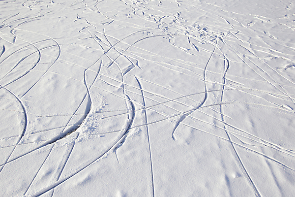 포토 JPG 해외이미지 백인 스포츠 백그라운드 자국 놀이 사람없음 장난감 얼음 블록 스케이트 흰색 잡기 칼날 가장자리 미끄럼틀 발자국 빙하 향기 롤 짐차 토막 선로 자취 눈내림 해외포토 자연요소 서양인 스포츠용품 컬러 모션 자동차 눈_날씨 둘레 놀이기구 냄새 파일형식 이미지허브