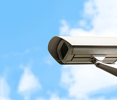 포토 JPG 해외이미지 백그라운드 하늘 경비 안전 사람없음 야외 파란색 카메라 장비 흰색 관찰 도시 보호 손목시계 보안 전자 감시 시스템 동영상 캠코더 사생활 제어 카피스페이스 해외포토 시계 컬러 컨셉 장신구 모션 전자제품 공백 파일형식 이미지허브