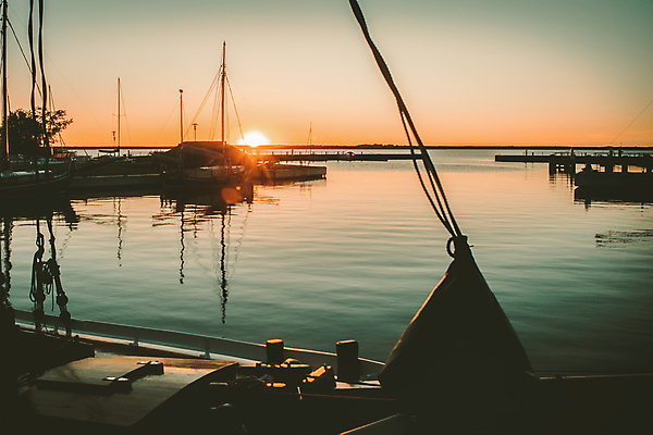 포토 JPG 해외이미지 실루엣 바다 여행 요트 오렌지 자연 하늘 아침 항해 사람없음 야외 물 파란색 빛 컬러풀 햇빛 태양 반사 평화 일출 황혼 일몰 새벽 활발 보트 산호 명상 리빙 모터 수평선 해외포토 주간 자연요소 컬러 컨셉 배_교통 과일 촬영기법 노을 자포동물 생태계 파일형식 이미지허브