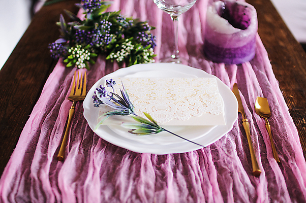 포토 JPG 해외이미지 식기 접시 꽃 결혼 초 사람없음 로맨틱 식탁보 청첩장 스몰웨딩 해외포토 식물 컨셉 카드_감사 이벤트 파일형식 이미지허브