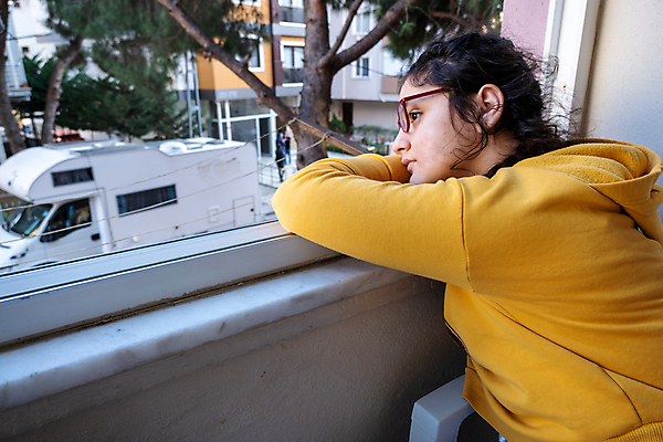 포토 JPG 해외이미지 백인 모델 1 라이프스타일 헤어스타일 응시 여자 행복 감정 얼굴 어린이 비즈니스 응원 자동차 자연 한명 웃음 사람 소년 10대 스마트폰 숫자 유행 흰색 긍정 소셜미디어 진실 스타일 해외포토 서양인 문자 시선 남자 육상교통 컬러 컨셉 청소년 표정 생활 신체부위 핸드폰 스마트기기 생태계 파일형식 이미지허브