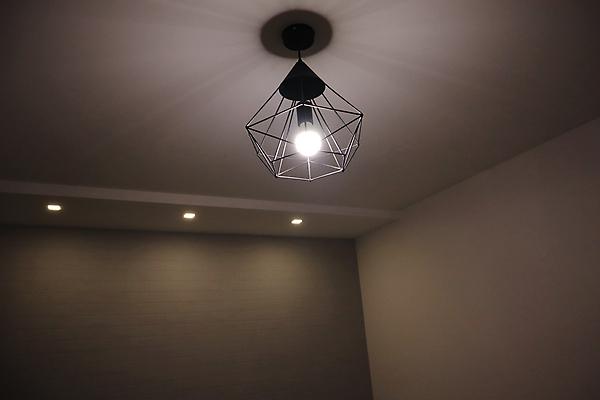 포토 JPG 해외이미지 디자인 가구 백그라운드 전구 건축양식 유리 조명 새로움 주택 실내 따뜻함 매달리기 미술 사람없음 내부 장식 빛 컬러풀 유행 상점 검은색 어둠 방 에너지 수확 골동품 램프 화려 클래식 고급 우아함 오브젝트 천장 복고 샹들리에 청동 빛망울 스타일 해외포토 건축 컬러 생활용품 컨셉 농업 모션 재질 문화예술 건물 파일형식 이미지허브