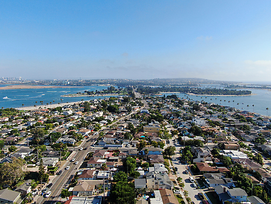 포토 JPG 해외이미지 도로 모래 바다 여행 건축양식 교통시설 하늘 휴가 거리 주택 안테나 사람없음 건물 물 파란색 여행객 항구 미국 산책로 도시 만 고급 빌라 캘리포니아 포트 타운 석호 소금물 조감도 해외포토 자연요소 건축물 건축 길 컬러 교통 컨셉 북아메리카 통신 사람 시설 파일형식 이미지허브