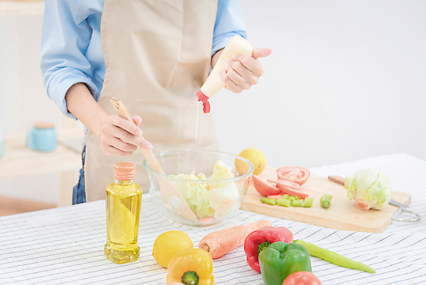 포토 JPG 해외이미지 라이프스타일 접시 여자 행복 음식 백그라운드 컨셉 다이어트 토마토 채소 과일 재료 건강 요리 성인 사람없음 빨간색 초록색 뷰티 주방 식사 치킨 샐러드 신선 사발 아침식사 정상 먹기 유기농 올리브 건강식 내추럴 저지방 채식주의자 해외포토 식기 웰빙 열매 감정 컬러 모션 사람 생활 사기그릇 기름_음식 채식 닭고기요리 파일형식 이미지허브