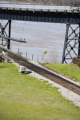 포토 JPG 해외이미지 산업 선 여행 십자가 건축양식 교통시설 자동차 하늘 휴가 사람없음 야외 물 강 금속 젖음 기차 화물 시골 도시 고가도로 개울 승차 숲 연결 땅 트랙 일반 건너기 넘어짐 루트 콘크리트 해외포토 자연요소 건축 육상교통 교통 모션 재질 대중교통 운송업 고속도로 시설 파일형식 이미지허브