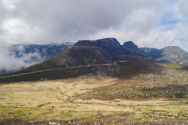 포토 JPG 해외이미지 나무 구름 유럽 도로 여행 백그라운드 겨울 교통시설 자연 하늘 산 안테나 파노라마 풍경 사람없음 야외 초록색 여름 평화 환경 계곡 봄 하이킹 가을 바위 시골 숲 포르투갈 언덕 빙하 내추럴 드론 전국 해외포토 자연요소 식물 계절 나라 길 컬러 교통 컨셉 통신 레저 촬영기법 돌_바위 시설 생태계 파일형식 이미지허브