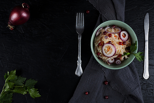 포토 JPG 해외이미지 전통 접시 음식 백그라운드 다이어트 채소 재료 탁자 건강 요리 사람없음 목재 식사 저녁식사 당근 샐러드 흰색 시골 신선 사발 달콤 맛 아침식사 먹기 유기농 양배추 날것 피클 발효 내추럴 점심식사 러시아인 절임 채식주의자 페스츄리 핸드메이드 개조 비건 해외포토 서양인 나무 식기 웰빙 빵 컬러 가구 컨셉 모션 뿌리채소 사기그릇 채식 파일형식 이미지허브