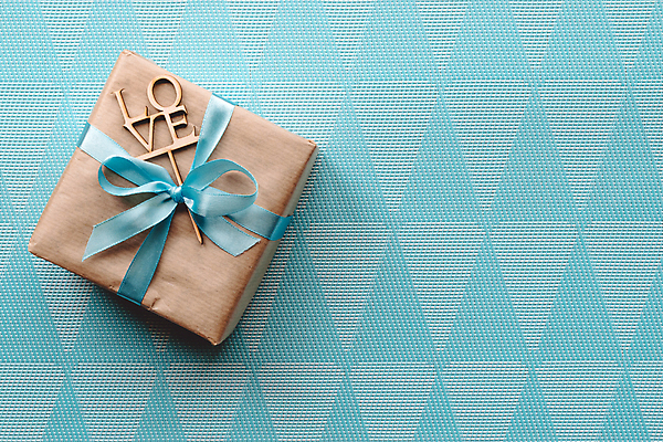 포토 JPG 해외이미지 디자인 리본 종이 백그라운드 컨셉 크리스마스 겨울 포장 자연 휴가 발렌타인데이 선물 사랑 사람없음 장식 파란색 빛 쇼핑 상자 컬러풀 갈색 우주 놀람 활발 축하 신용카드 생일 황금 우아함 예측 묶기 책상 활 질감 패키지 목업 해외포토 계절 기념일 감정 컬러 가구 모션 데이이벤트 표정 금융 생태계 파일형식 이미지허브