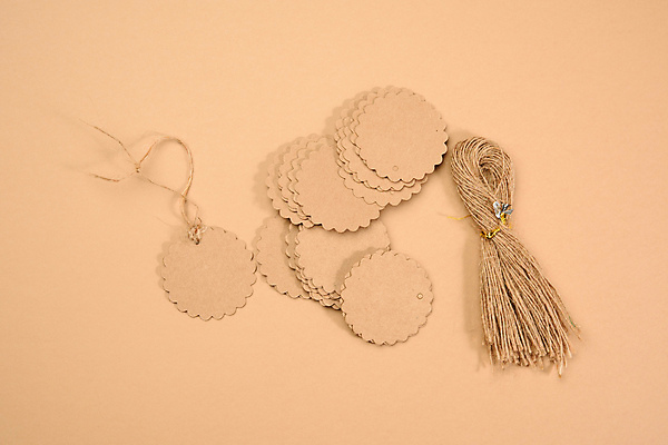 포토 JPG 해외이미지 사람없음 하이앵글 갈색 꼬리표 친환경 패키지 짚끈 해외포토 뷰포인트 컬러 라벨 환경 끈 파일형식 이미지허브